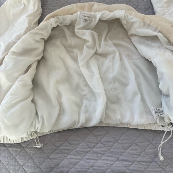 PacSun Women's Cream and Tan Cropped Bomber Jacket - Picture 7 of 8